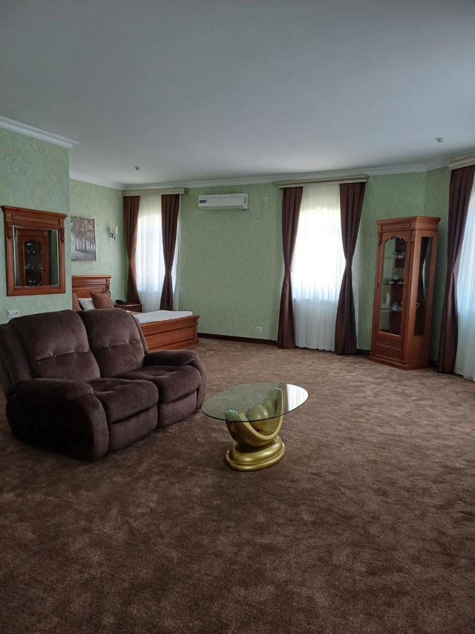 Maximum Hotel Nawoi Zewnętrze zdjęcie