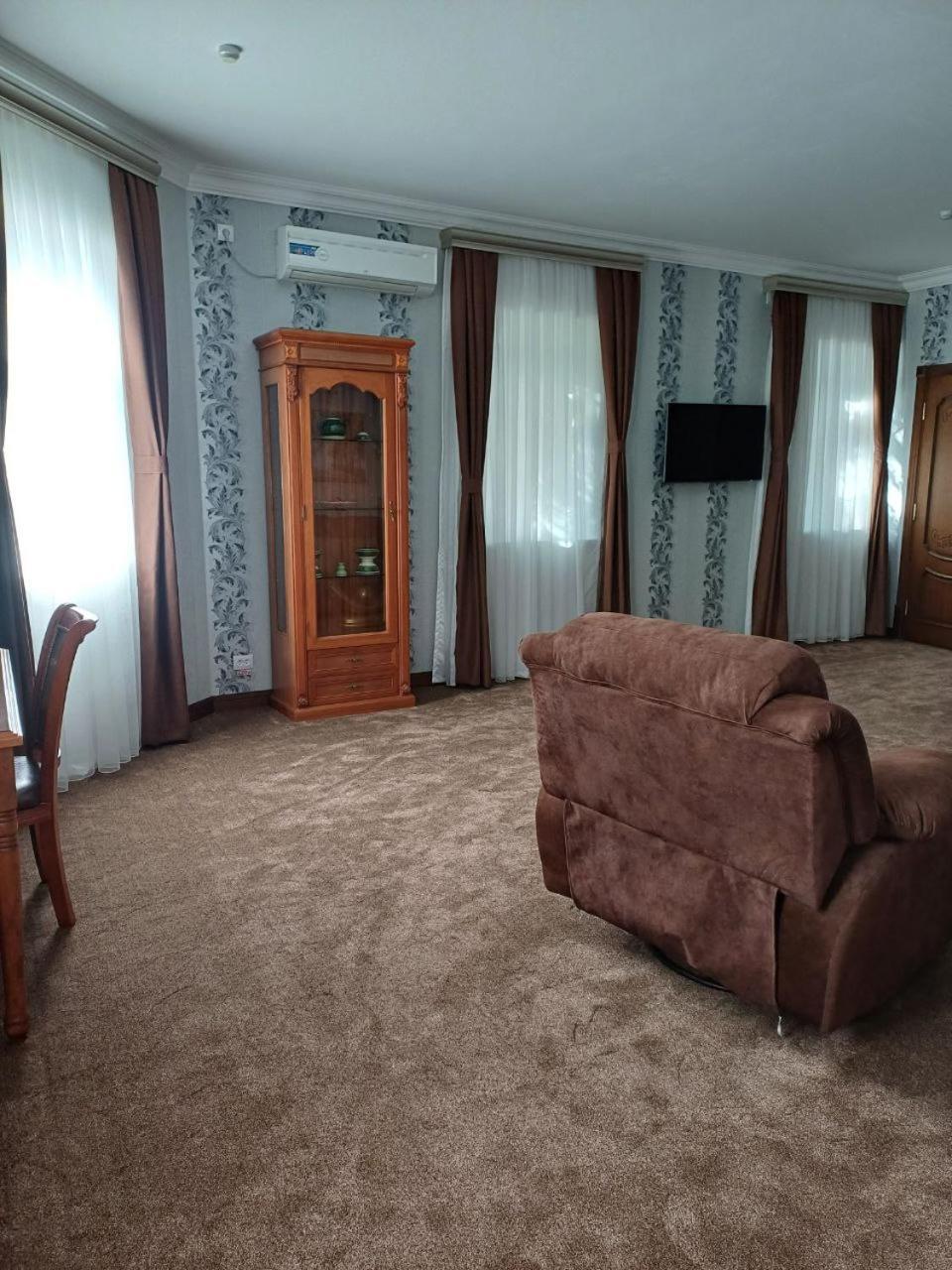 Maximum Hotel Nawoi Zewnętrze zdjęcie